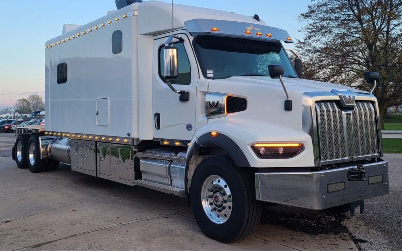 Mid-Roof Sleeper Tractor Financing